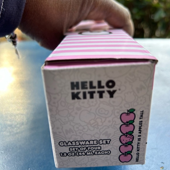 Hello Kitty Summer Shot Glass Set - Set of Four 1.5oz Glasses - Picture 8 of 10